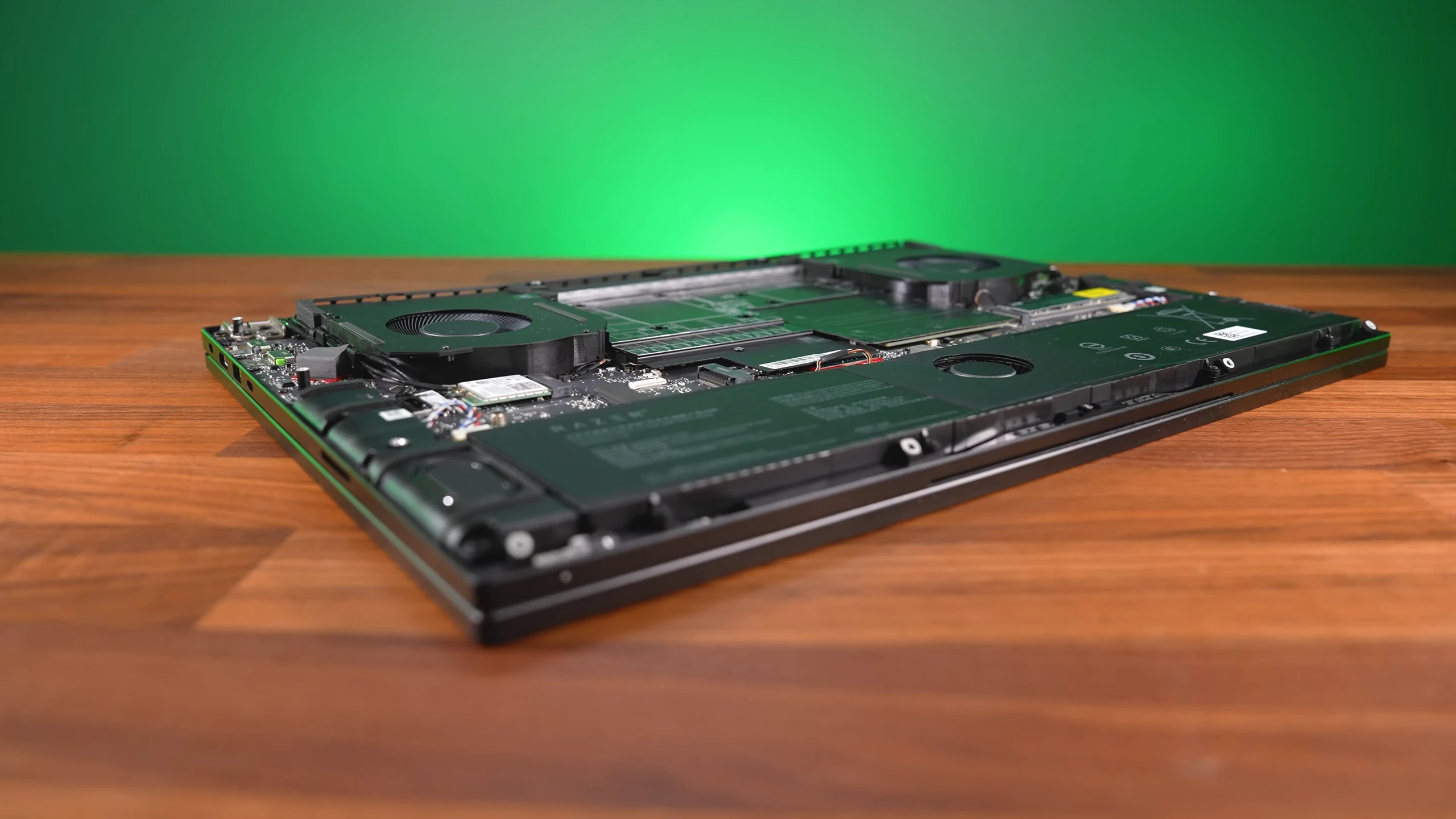 Razer Blade 18 2025: Premium Gaming-Ultrabook mit Intel Core Ultra 9 275HX und RTX 5090 bis 5080