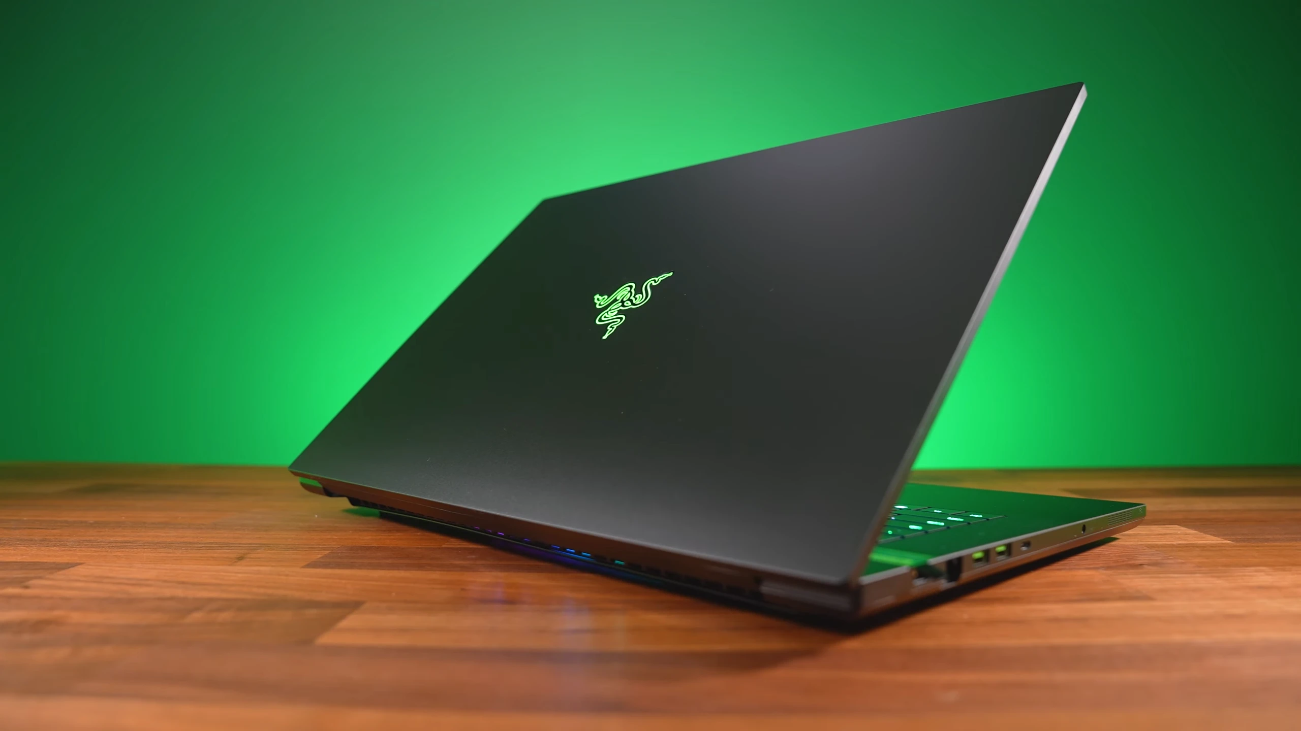 Razer Blade 18 2025: Premium Gaming-Ultrabook mit Intel Core Ultra 9 275HX und RTX 5090 bis 5080