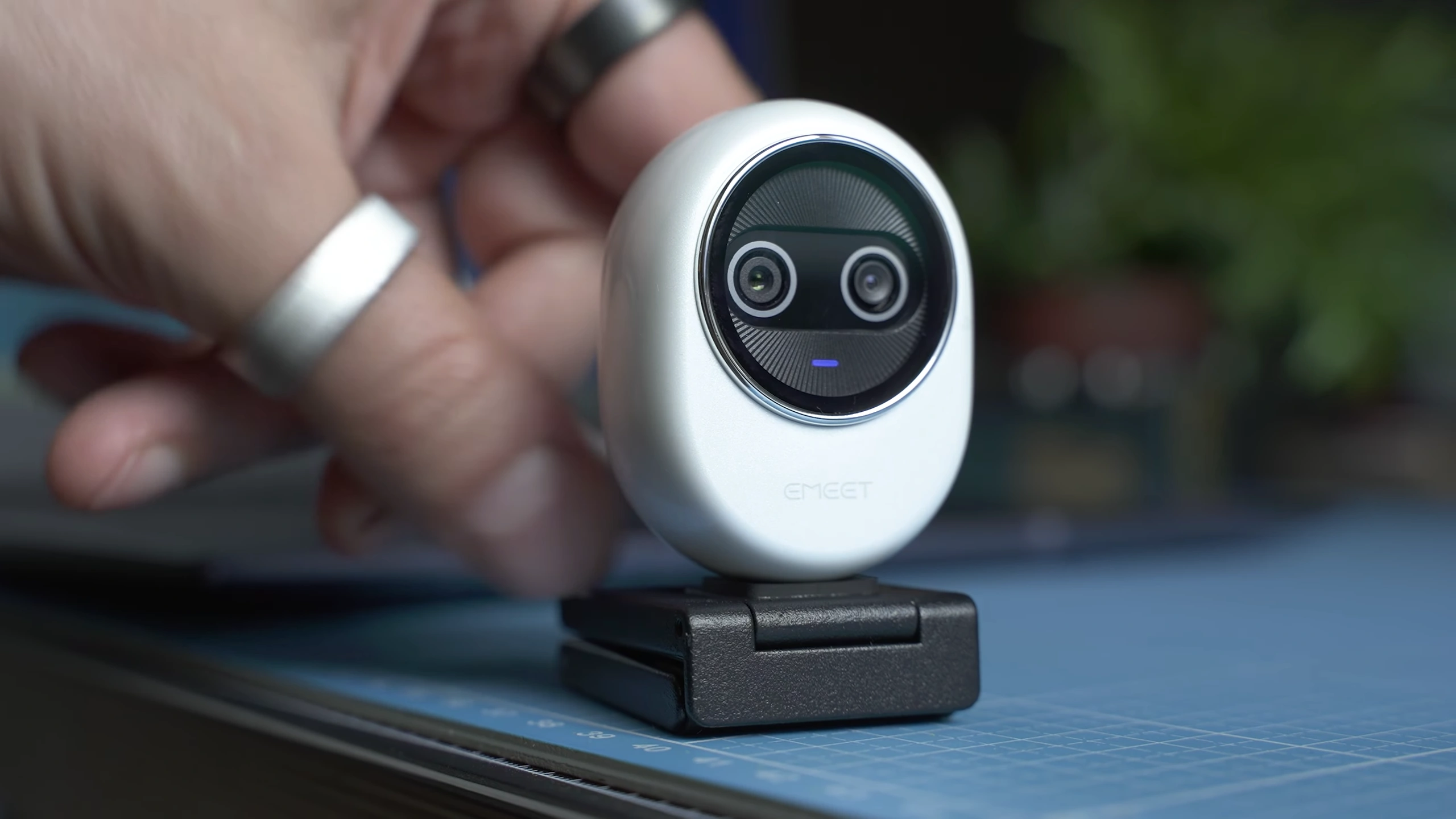 Webcams 4K und AI-Features: EMEET Piko Dual Camera und Logitech Brio 4K im Vergleich