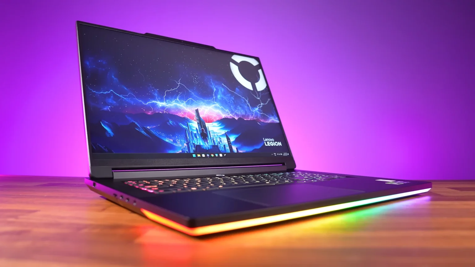 Select Lenovo Legion 9i 18 Zoll Gaming-Laptop: Powerhouse mit RTX 5060 GPU und bis zu 115W TGP für esports Lenovo Legion 9i