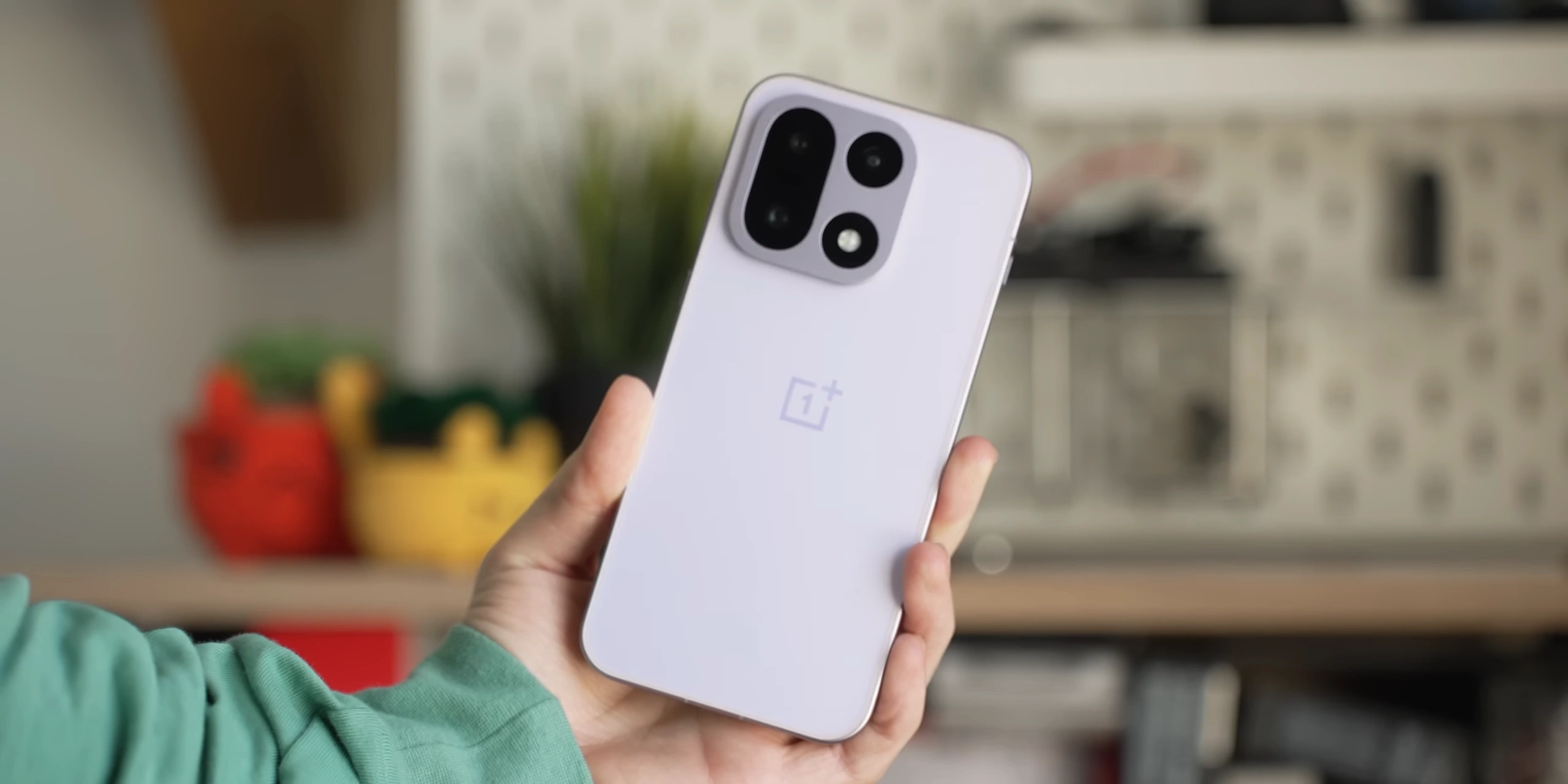 OnePlus 15: Flaggschiff-Smartphone mit Snapdragon 8 Elite Gen 5 und 165Hz Display im Test