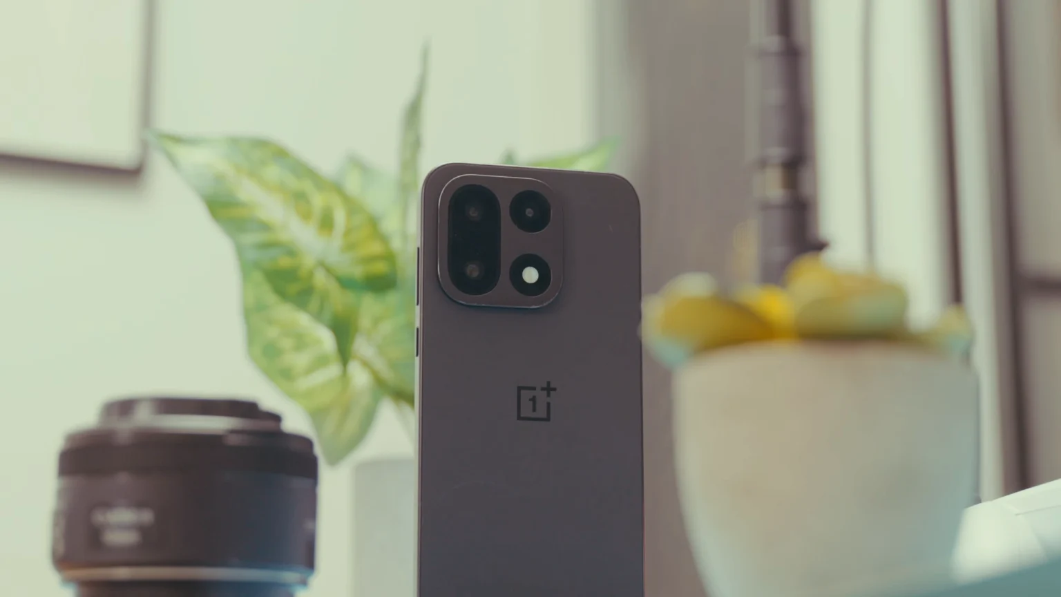 OnePlus 15: Flaggschiff-Smartphone mit Snapdragon 8 Elite Gen 5 und 165Hz Display im Test