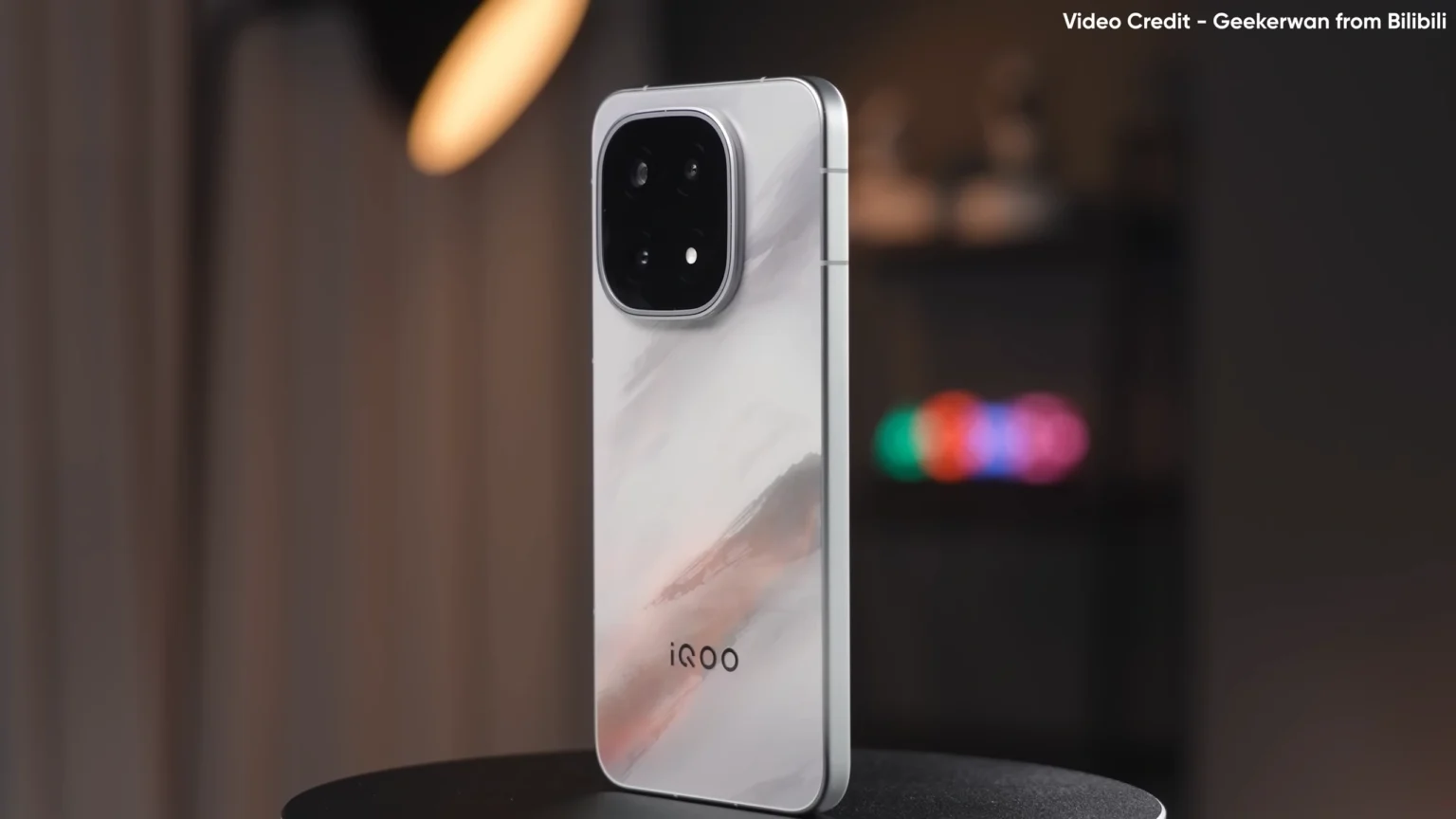 iQOO 15 – 7000 mAh, 2K-Display, Periskop-Zoom… Zu diesem Preis!